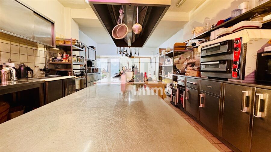 Opulente Gästehausanlage mit 13 Zimmern,2 Sälen,Gastronomiebetrieb + Betreiberwohnung - EG Gebäude 1 Küche Gastroküche